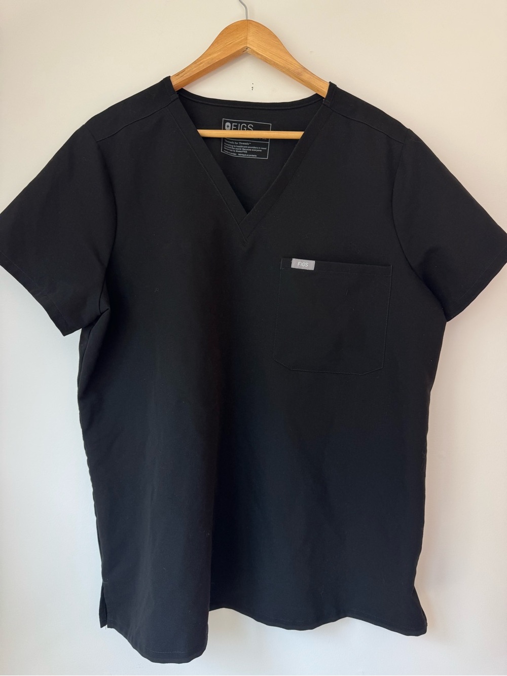 FIGS Technical Collection Black One-Pocket V-Neck Scrub Top XL